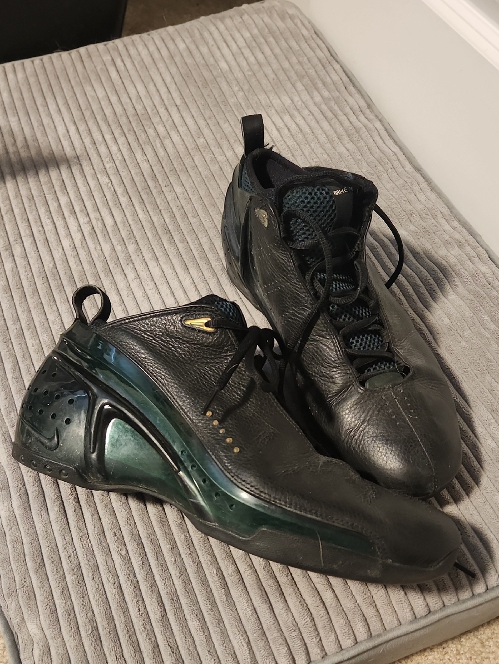 Nike Men’s Air Zoom Ultraflight Black Leather Sneakers with Dark Green Accents